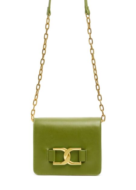La borsa Nalì con fibbia a incrocio dorata su patta a pressione è compatta e glam si può indossare a tracolla con la sua lunga catena o crossbody