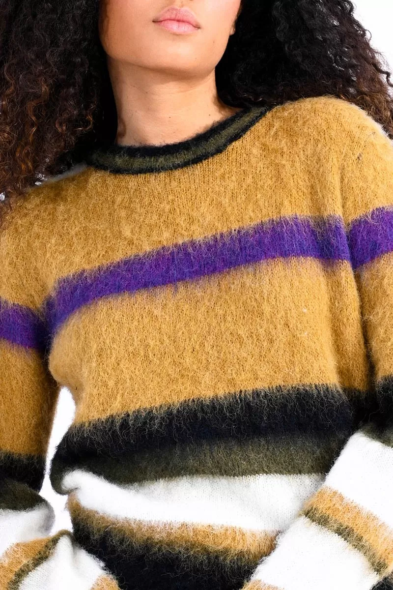 Maglione  vintage e soffice a righe multicolor su base cammello, collo rotondo